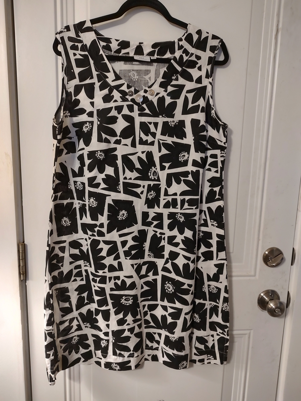Hot Cotton Black and White Floral Sleeveless Mini Dress